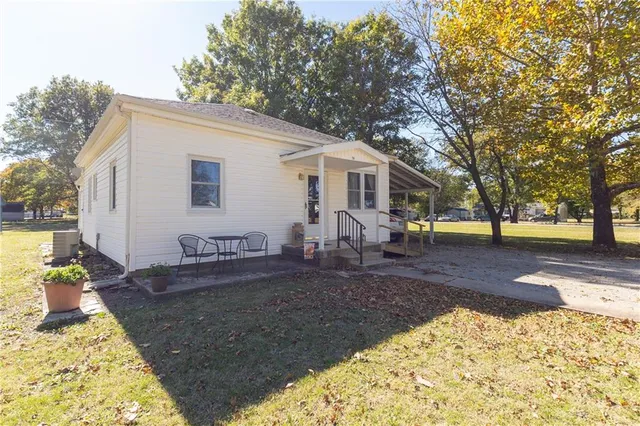 $90,000 | 729 West 3rd Street, Cherryvale, KS 67335