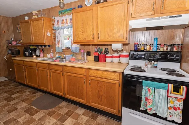 $90,000 | 729 West 3rd Street, Cherryvale, KS 67335