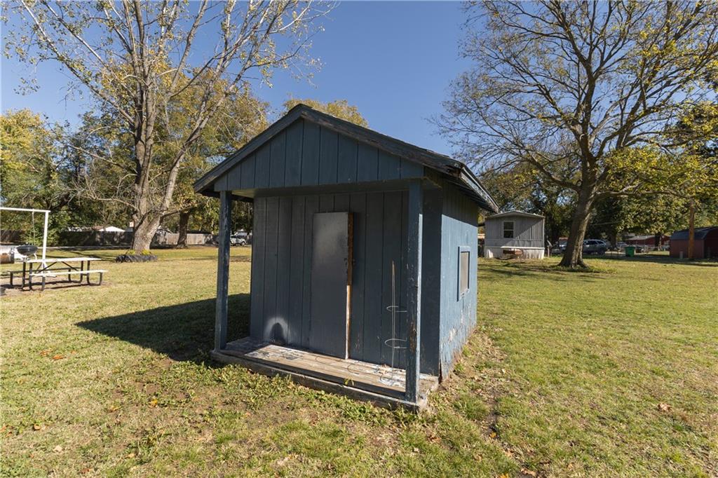 729 West 3rd Street Cherryvale, KS 67335 - Photo 23 of 25