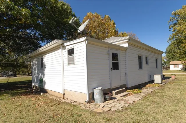 $90,000 | 729 West 3rd Street, Cherryvale, KS 67335