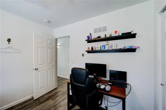 $370,000 | 5716 Creek View Drive, Parkville, MO 64152