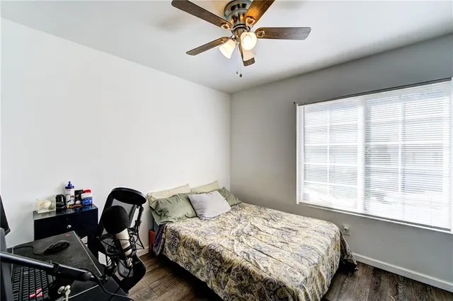 $370,000 | 5716 Creek View Drive, Parkville, MO 64152