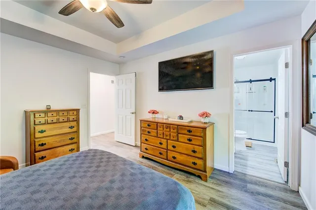 $370,000 | 5716 Creek View Drive, Parkville, MO 64152