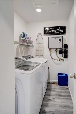 $370,000 | 5716 Creek View Drive, Parkville, MO 64152