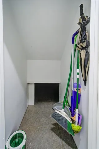 $370,000 | 5716 Creek View Drive, Parkville, MO 64152