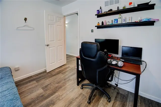 $370,000 | 5716 Creek View Drive, Parkville, MO 64152