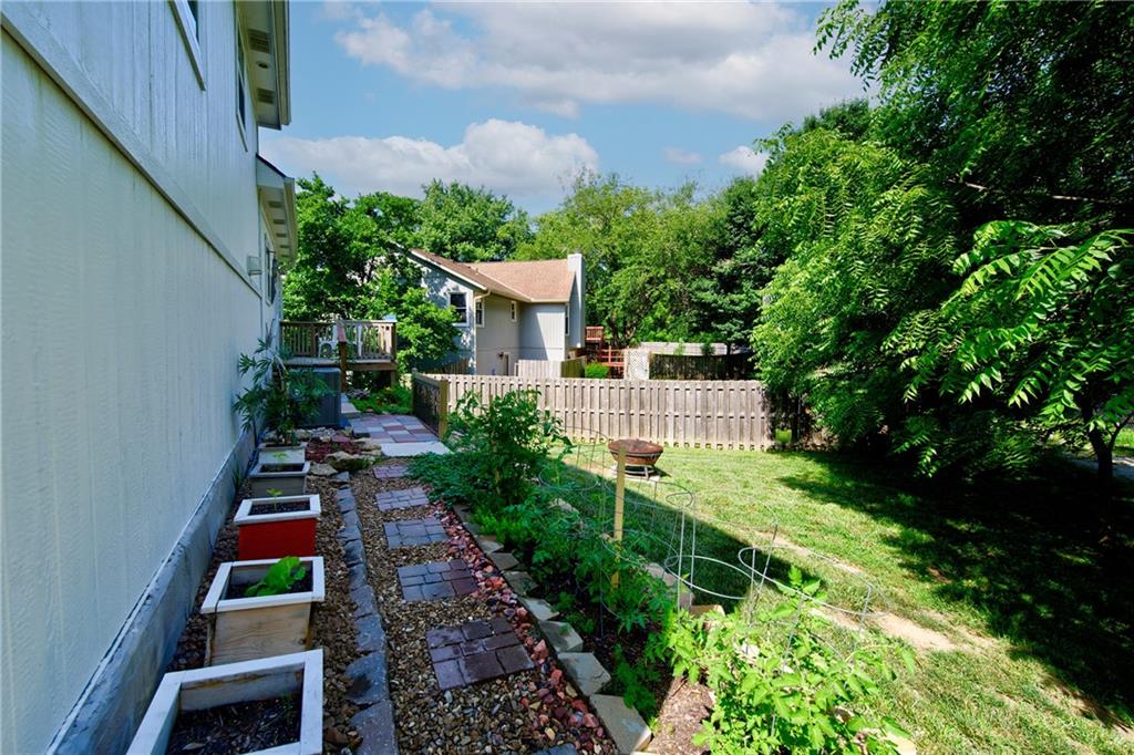 5716 Creek View Drive Parkville, MO 64152 - Photo 35 of 41