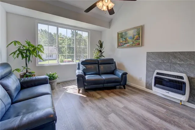 $370,000 | 5716 Creek View Drive, Parkville, MO 64152