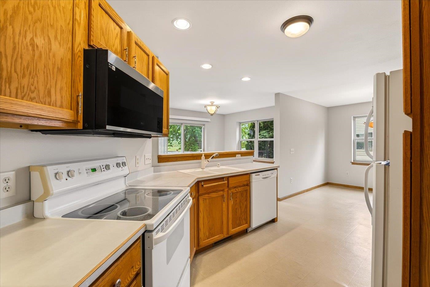 1331 Swordleaf Lane Sun Prairie, WI 53590 - Photo 7 of 29