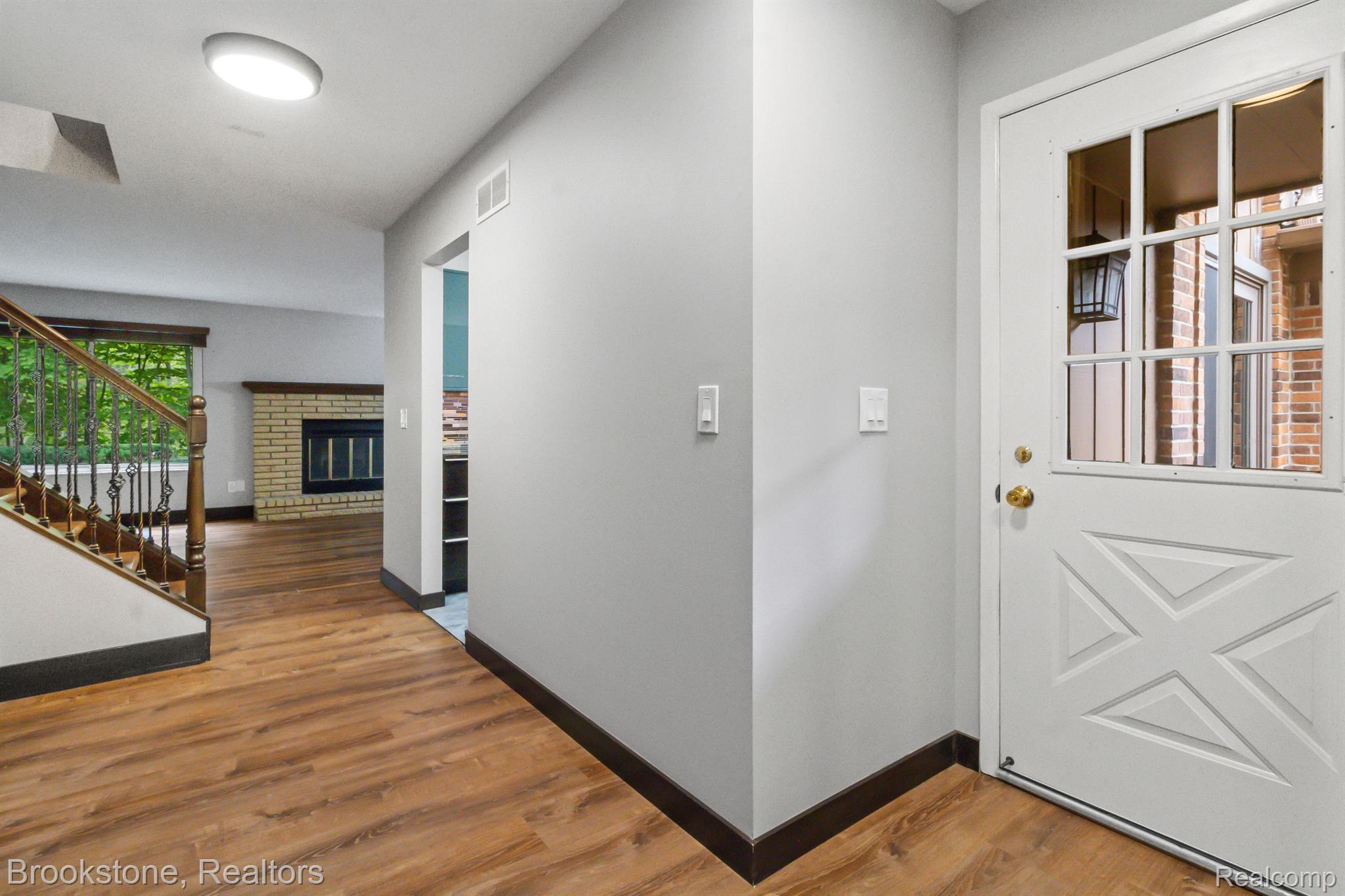 1810 Reis Court Rochester, MI 48309 - Photo 4 of 51 Gallery Image 4