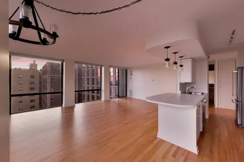 $499,000 | 345 West Fullerton Parkway, Unit 1905, Chicago, IL 60614