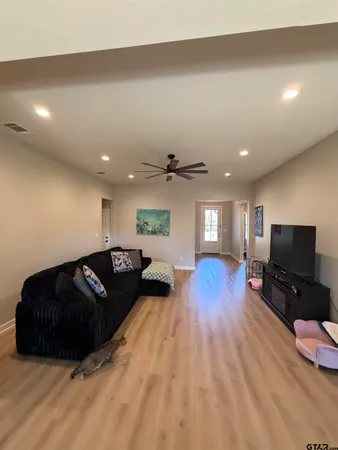 $2,595 | 11201 County Road 166, Tyler, TX 75703