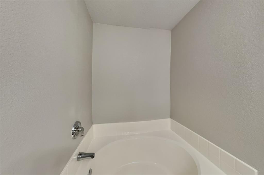 6017 Bronze River Road Fort Worth, TX 76179 - Photo 11 of 30