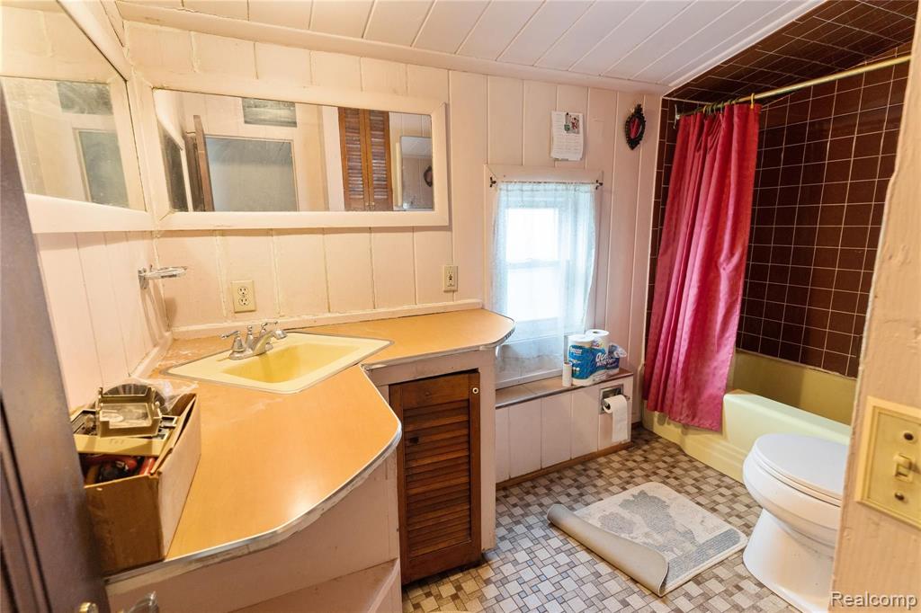 7747 Miller Road Dearborn, MI 48126 - Photo 16 of 26