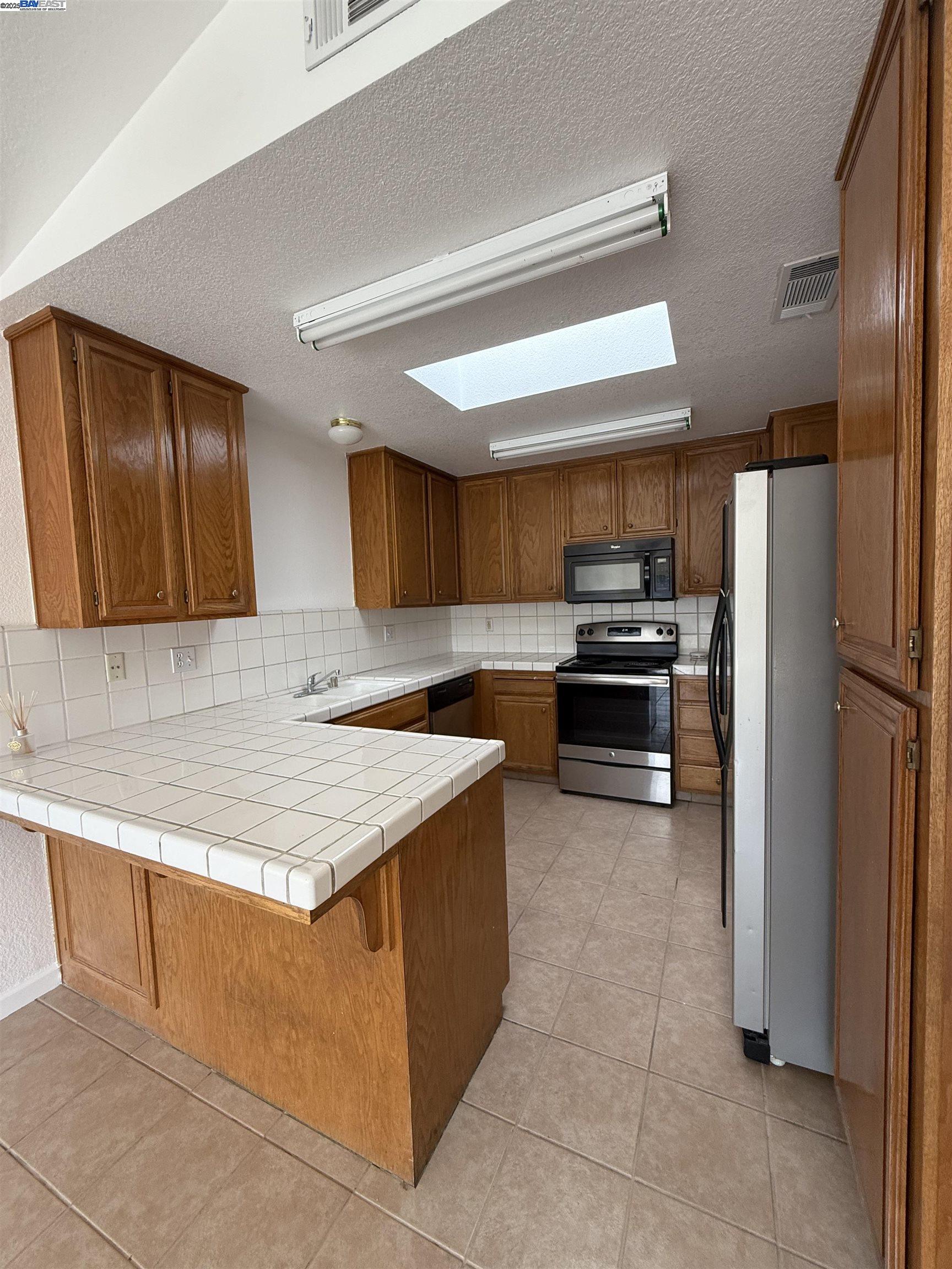 2932 Alcott Court Modesto, CA 95355 - Photo 4 of 17