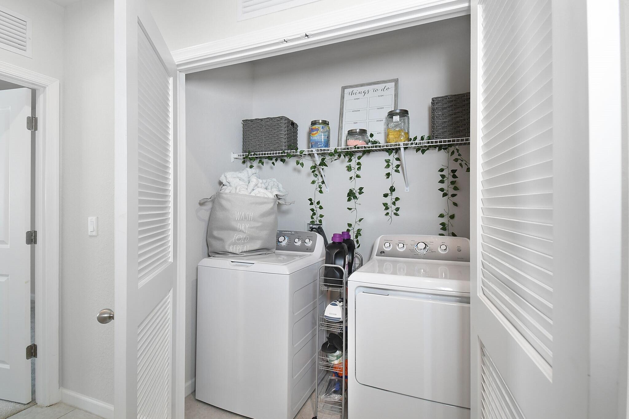 113 Dabou Loop Belle Glade, FL 33430 - Photo 18 of 22 a utility room with dryer and washer