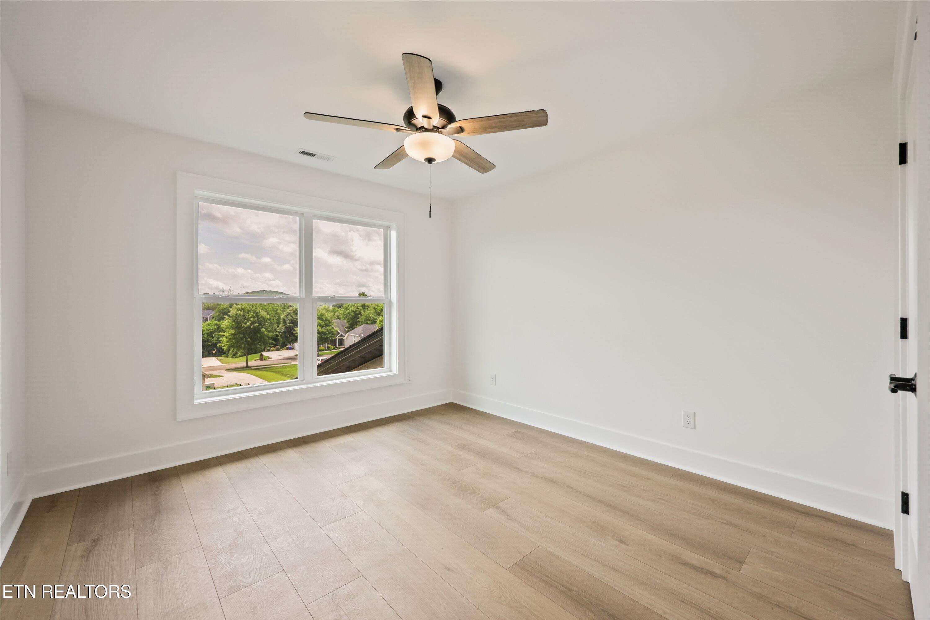 105 Mistletoeberry Road Oak Ridge, TN 37830 - Photo 41 of 60 101-105 Mistletoeberry Rd48