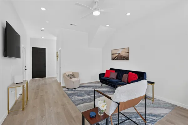 $3,000 | 2000 Riverside Farms Road, Unit 8101, Austin, TX 78741