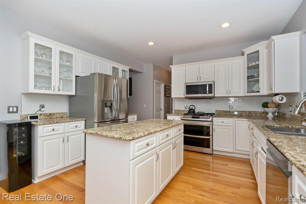 200 Kalhaven Road Rochester Hills, MI 48307 - Photo 10 of 39