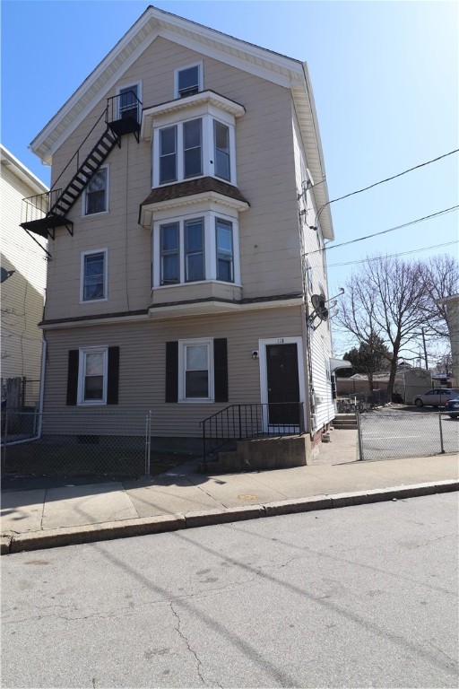 111 Knowles Street Pawtucket, RI 02860 - Photo 2 of 40 Gallery Image 2