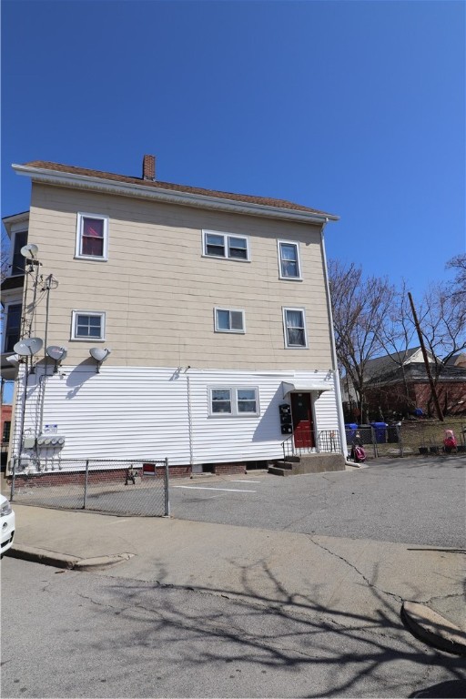 111 Knowles Street Pawtucket, RI 02860 - Photo 3 of 40 Gallery Image 3