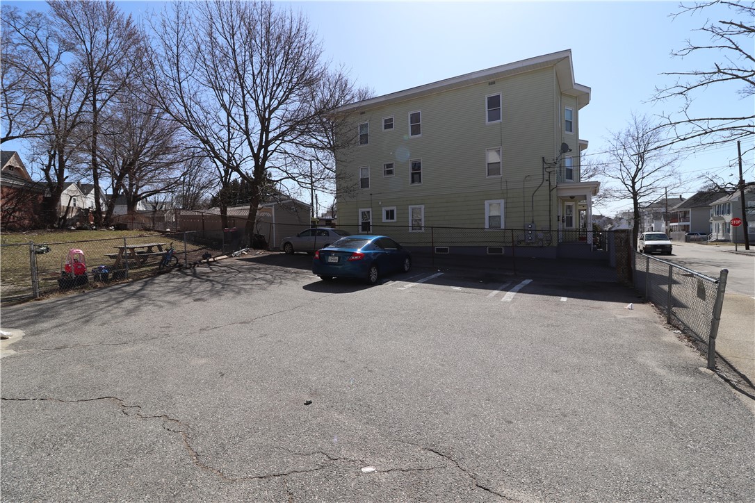 111 Knowles Street Pawtucket, RI 02860 - Photo 5 of 40 Gallery Image 5