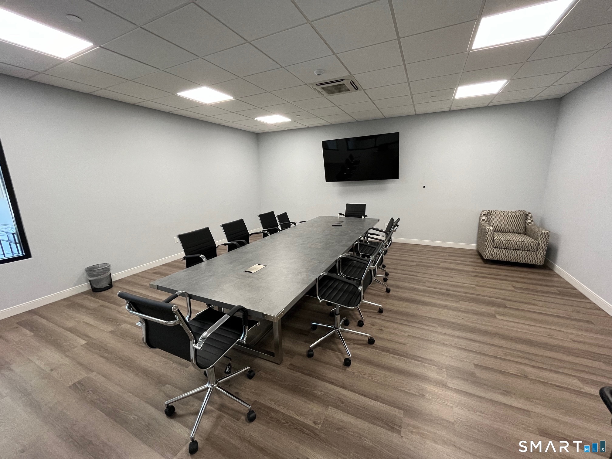 33 Old Tavern Road Orange, CT 06477 - Photo 5 of 28 Common conference room