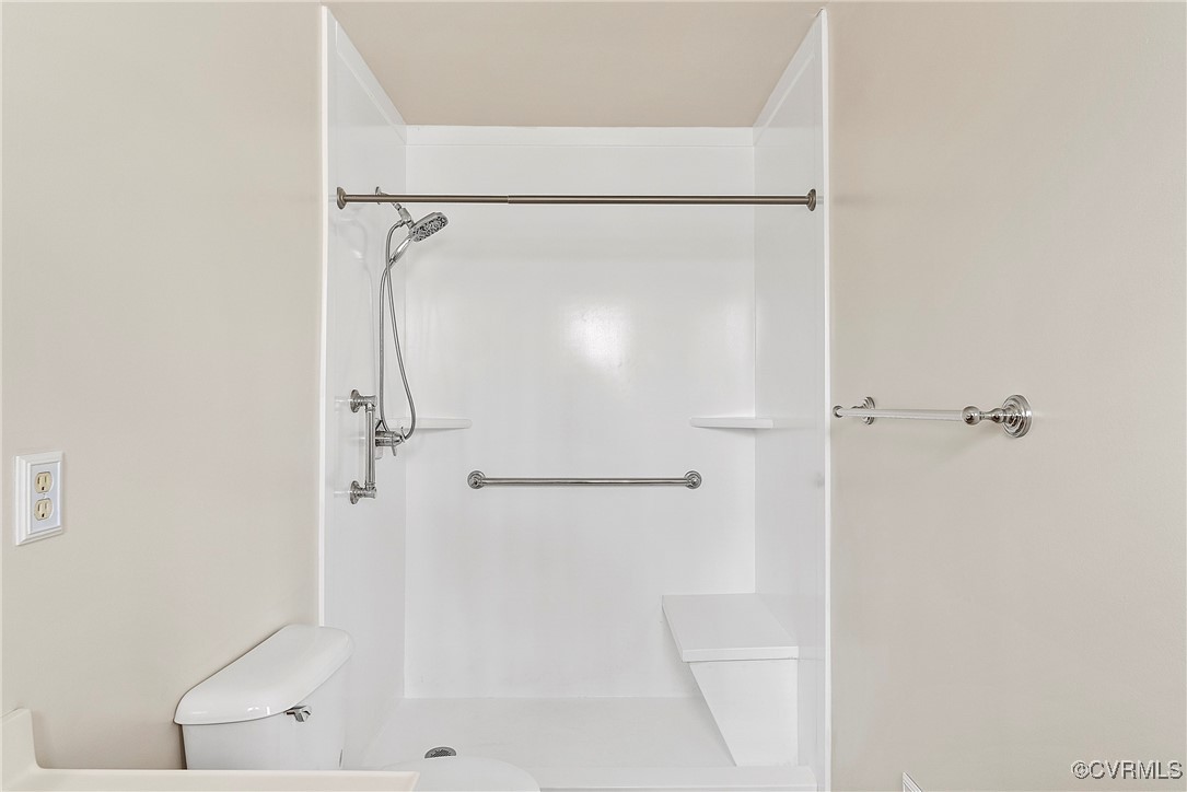 4350 Broadstreet Road Gum Spring, VA 23065 - Photo 39 of 48 a bathroom with a shower