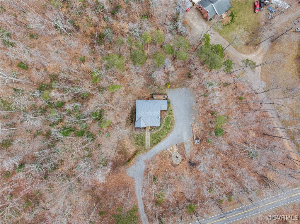 4350 Broadstreet Road Gum Spring, VA 23065 - Photo 9 of 48 a view of a wall with a dry yard