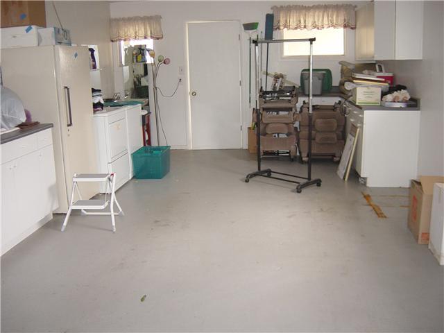 3122 Roadrunner Road San Marcos, CA 92078 - Photo 20 of 24 Washer/dryer/go with the house. garage with epoxy flooring