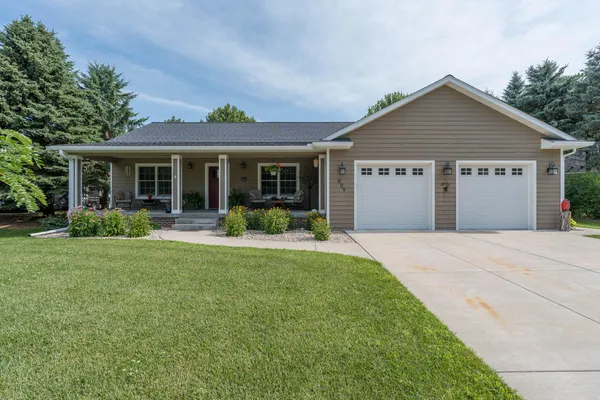 $549,900 | 809 Spruce Place, St. Peter, MN 56082