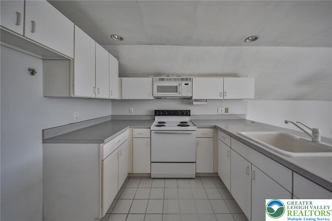 313 East Broad Street Bethlehem, PA 18018 - Photo 34 of 42 3rd floor in law suite