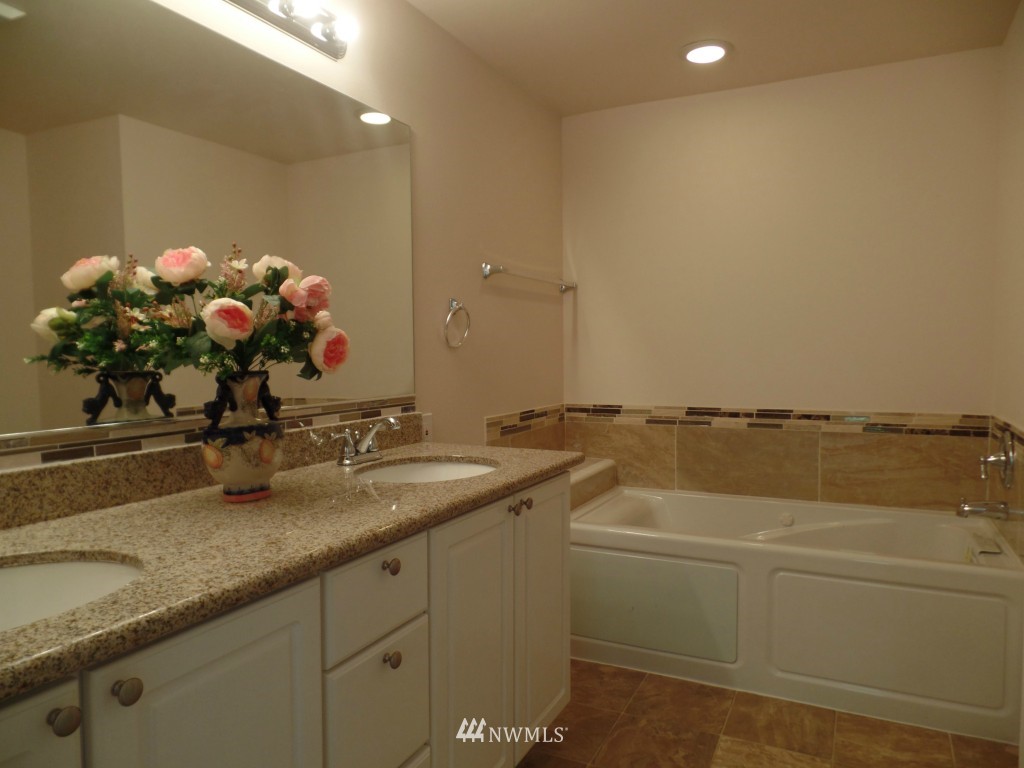 12118 Southeast 160th Street Renton, WA 98058 - Photo 13 of 25 Gallery Image 13
