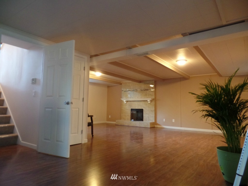 12118 Southeast 160th Street Renton, WA 98058 - Photo 15 of 25 Gallery Image 15
