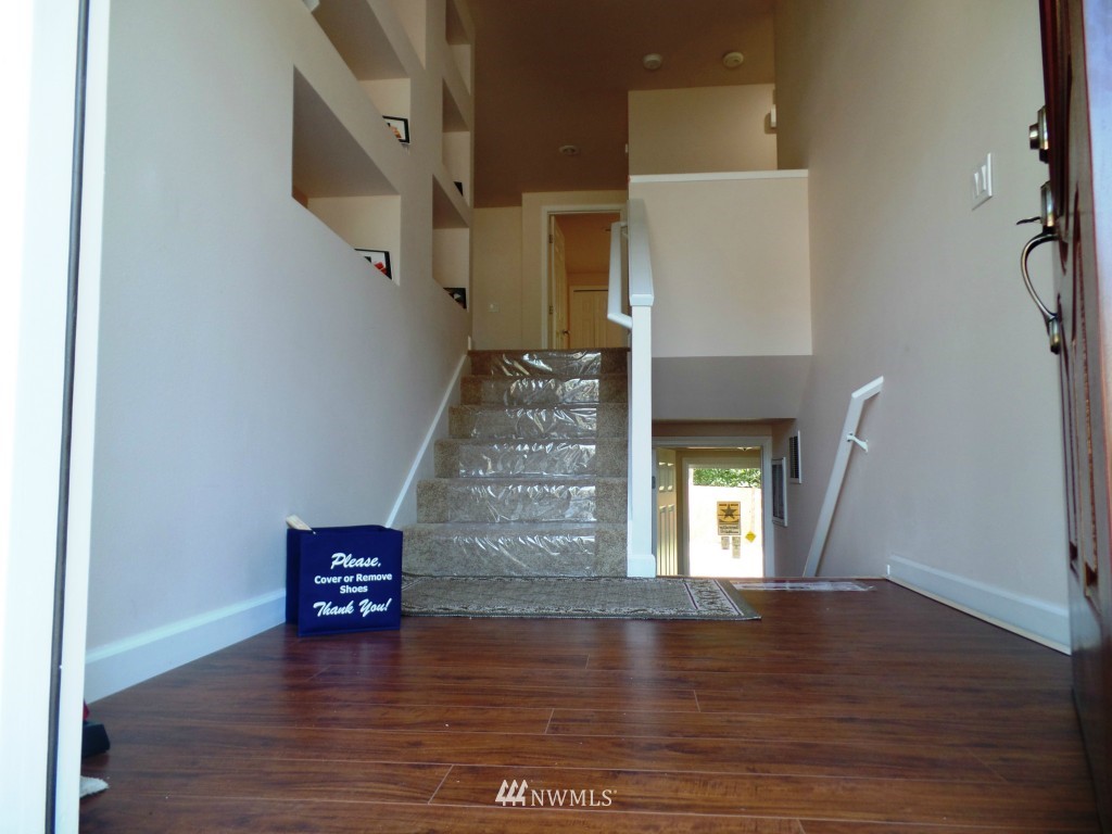 12118 Southeast 160th Street Renton, WA 98058 - Photo 4 of 25 Gallery Image 4