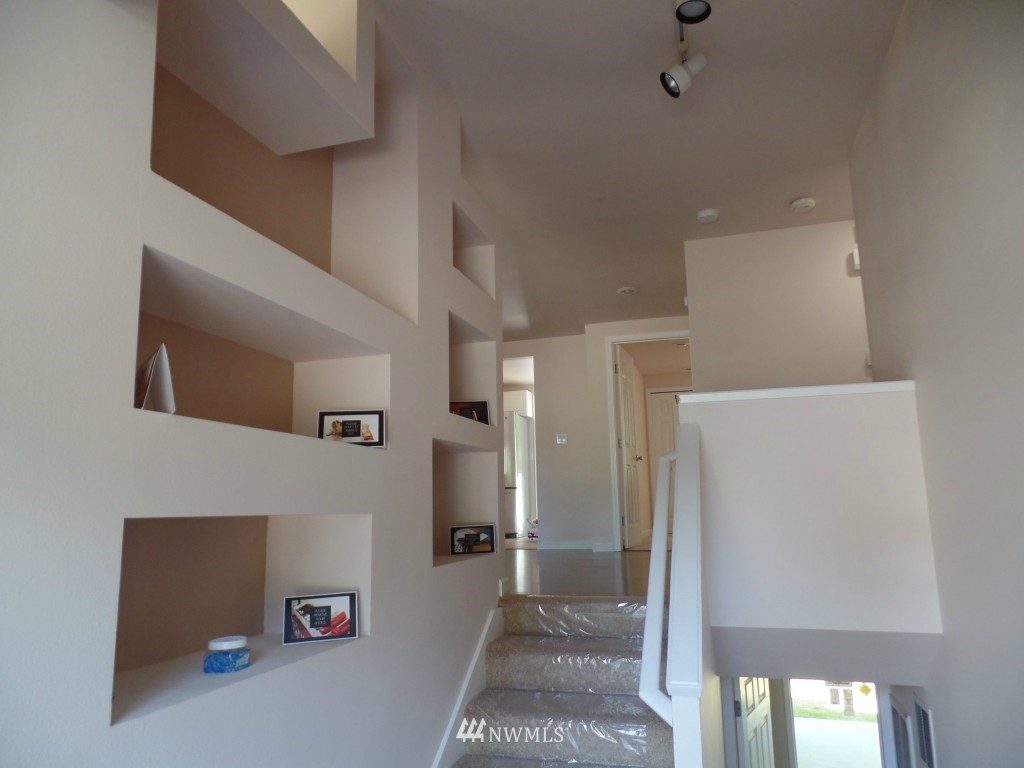 12118 Southeast 160th Street Renton, WA 98058 - Photo 5 of 25 Gallery Image 5