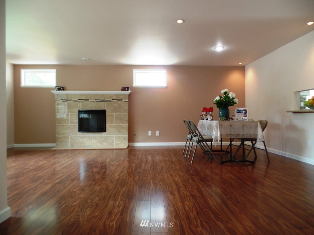 12118 Southeast 160th Street Renton, WA 98058 - Photo 6 of 25 Gallery Image 6