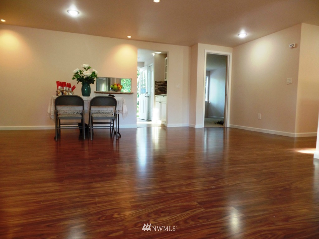 12118 Southeast 160th Street Renton, WA 98058 - Photo 7 of 25 Gallery Image 7