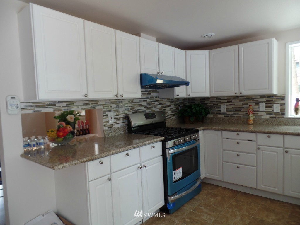 12118 Southeast 160th Street Renton, WA 98058 - Photo 8 of 25 Gallery Image 8