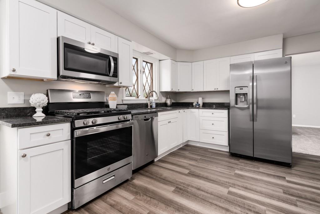 251 Hulton Road Verona, PA 15147 - Photo 7 of 25 Gallery Image 7