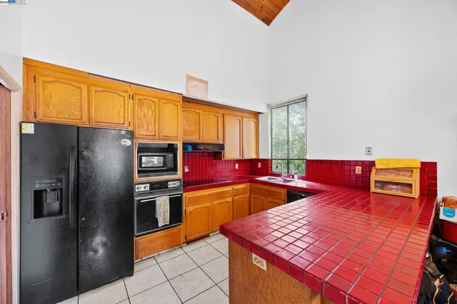 a view of a livingroom with furniture