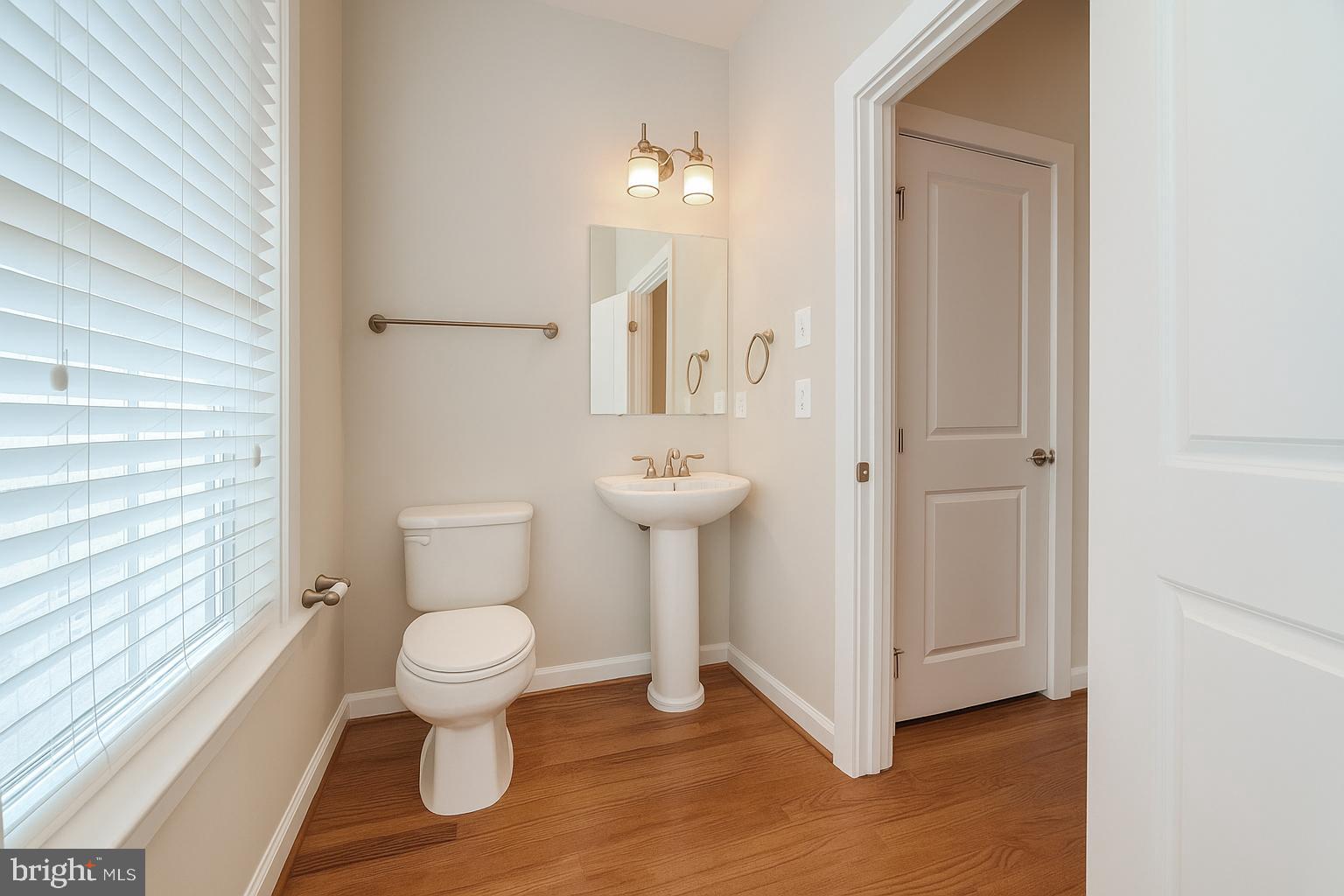 20769 Duxbury Terrace Ashburn, VA 20147 - Photo 12 of 41 Powder Room