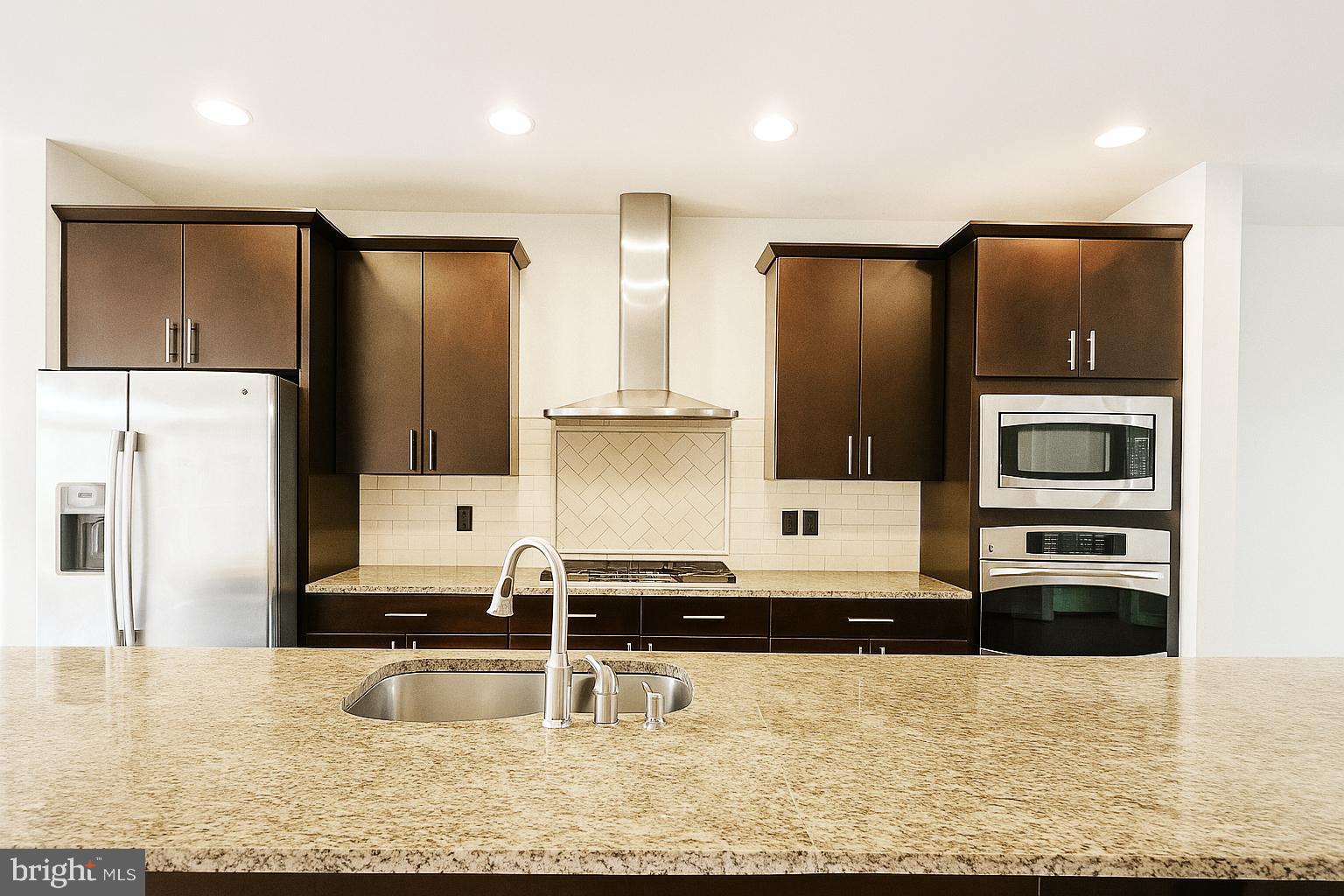 20769 Duxbury Terrace Ashburn, VA 20147 - Photo 6 of 41 Main Level