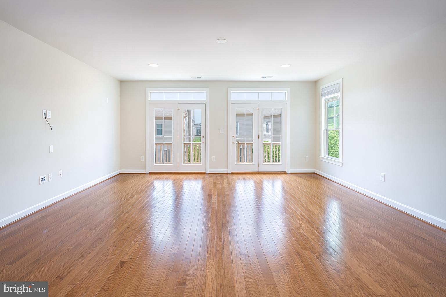 20769 Duxbury Terrace Ashburn, VA 20147 - Photo 10 of 41 Main Level