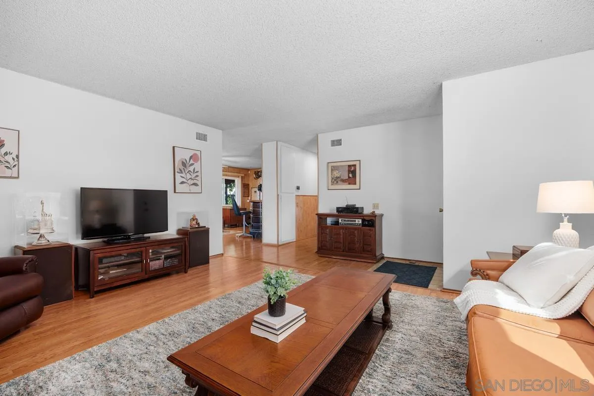 848 Harding Street Escondido, CA 92027 - Photo 6 of 25