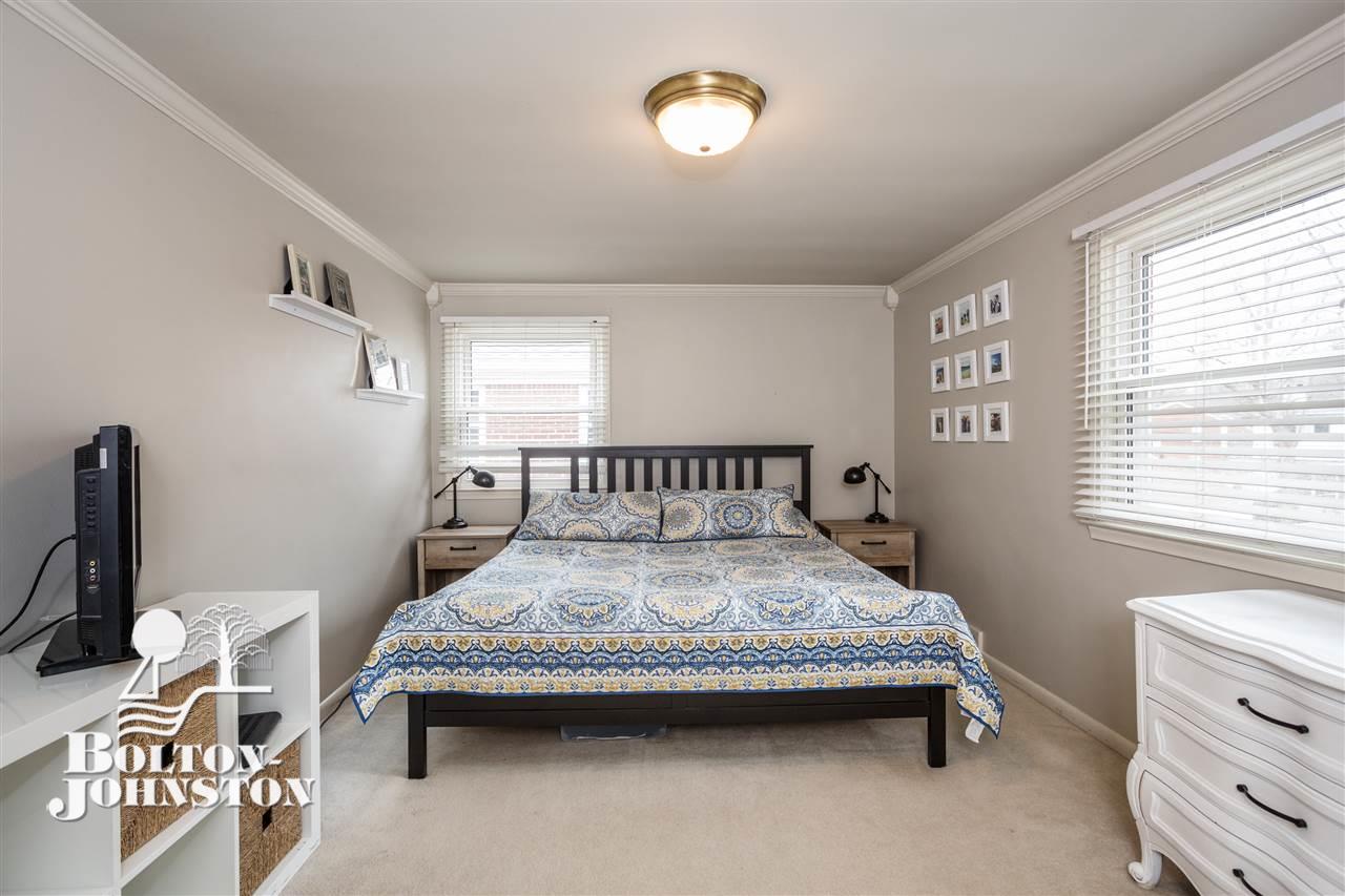 1718 Newcastle Road Grosse Pointe, MI 48236 - Photo 17 of 39 31343713-16.JPG