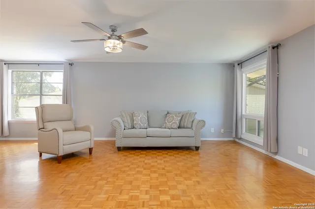 $337,500 | 8722 Midcrown Drive, Windcrest, TX 78239