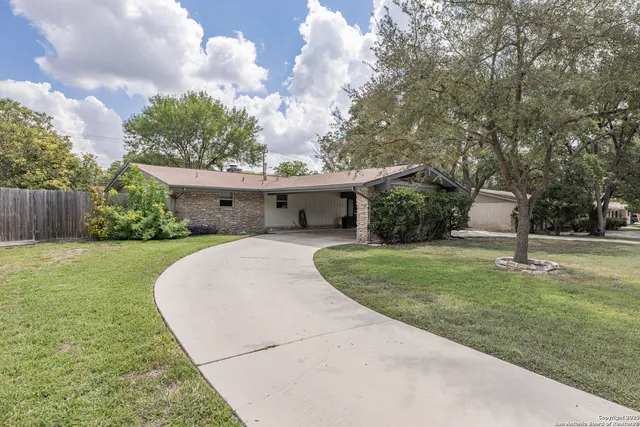 $337,500 | 8722 Midcrown Drive, Windcrest, TX 78239