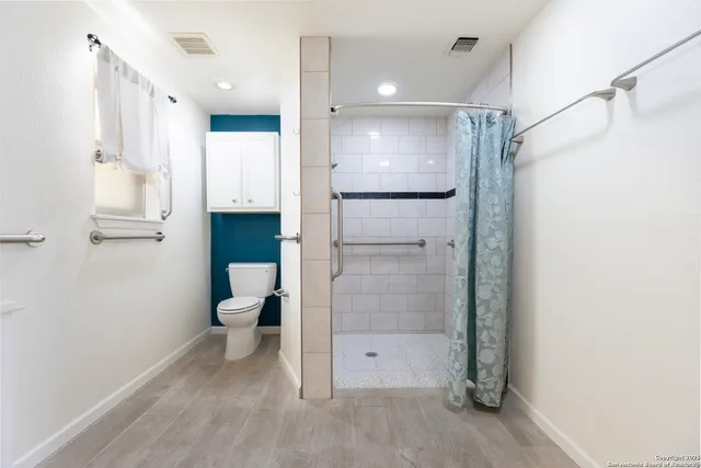 $337,500 | 8722 Midcrown Drive, Windcrest, TX 78239