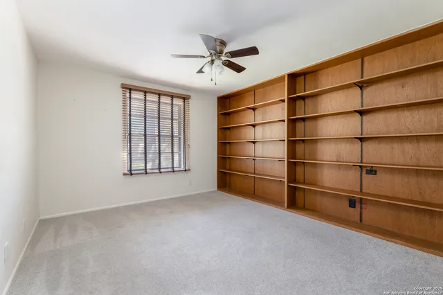 $337,500 | 8722 Midcrown Drive, Windcrest, TX 78239